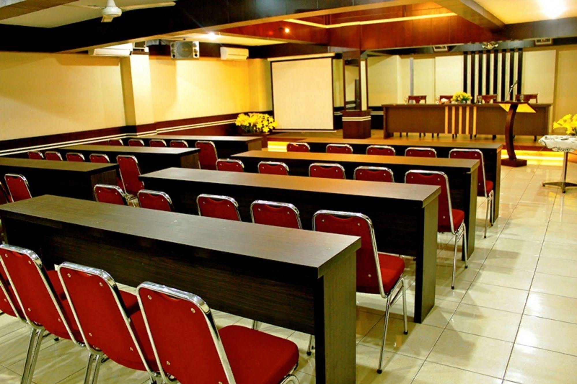 Oyo 2487 Sampurna Jaya Hotel Tanjung Pinang Exterior foto
