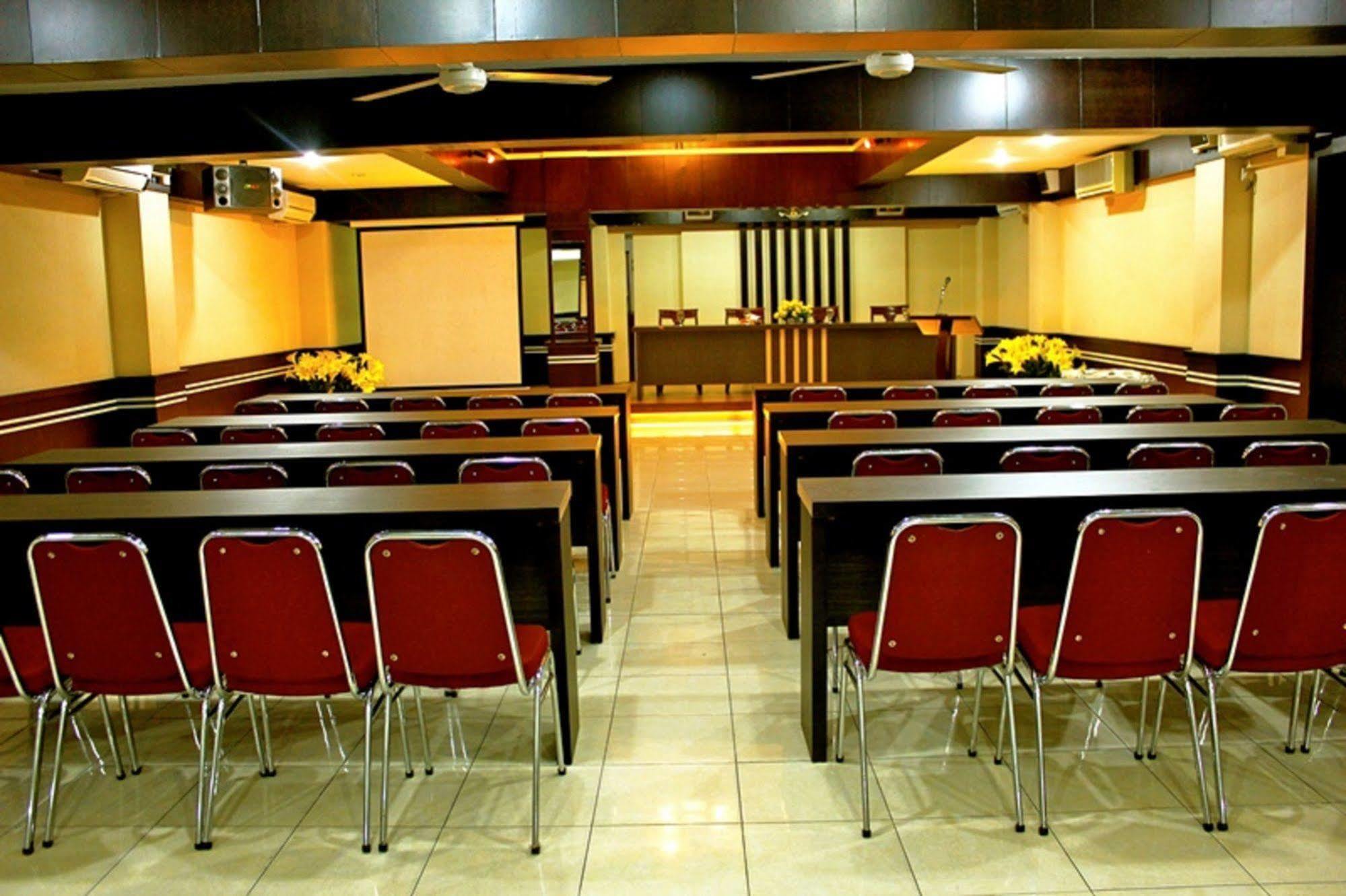 Oyo 2487 Sampurna Jaya Hotel Tanjung Pinang Exterior foto